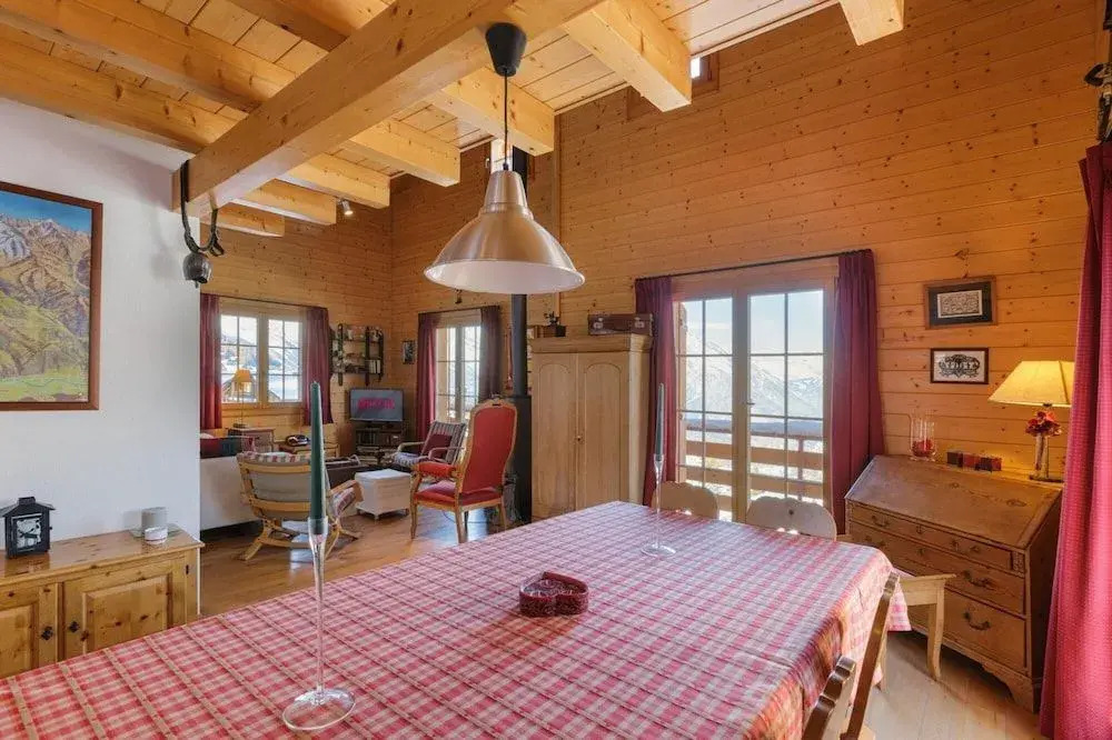 Montebello - Cozy Classic Swiss Chalet With Stunning Views