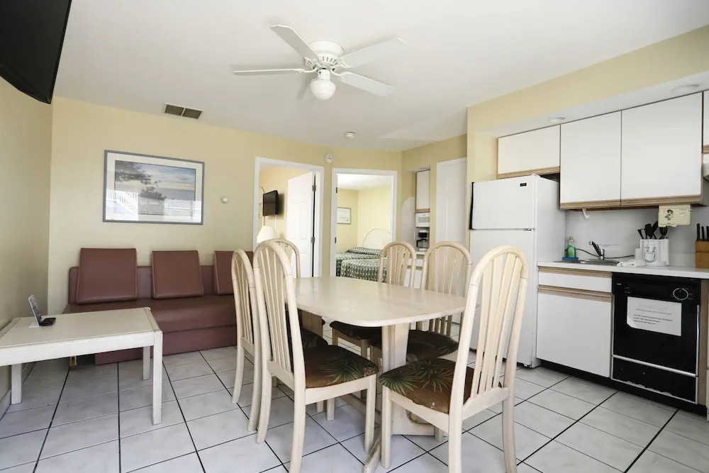Riviera Resort & Suites
