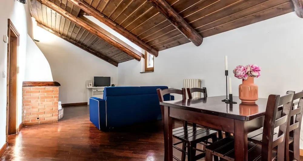 JOIVY Big Wooden Apartment for 6 near Milano Center