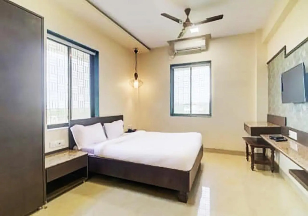 Hotel New Elite Inn - Near MIDC Turbhe Navi Mumbai