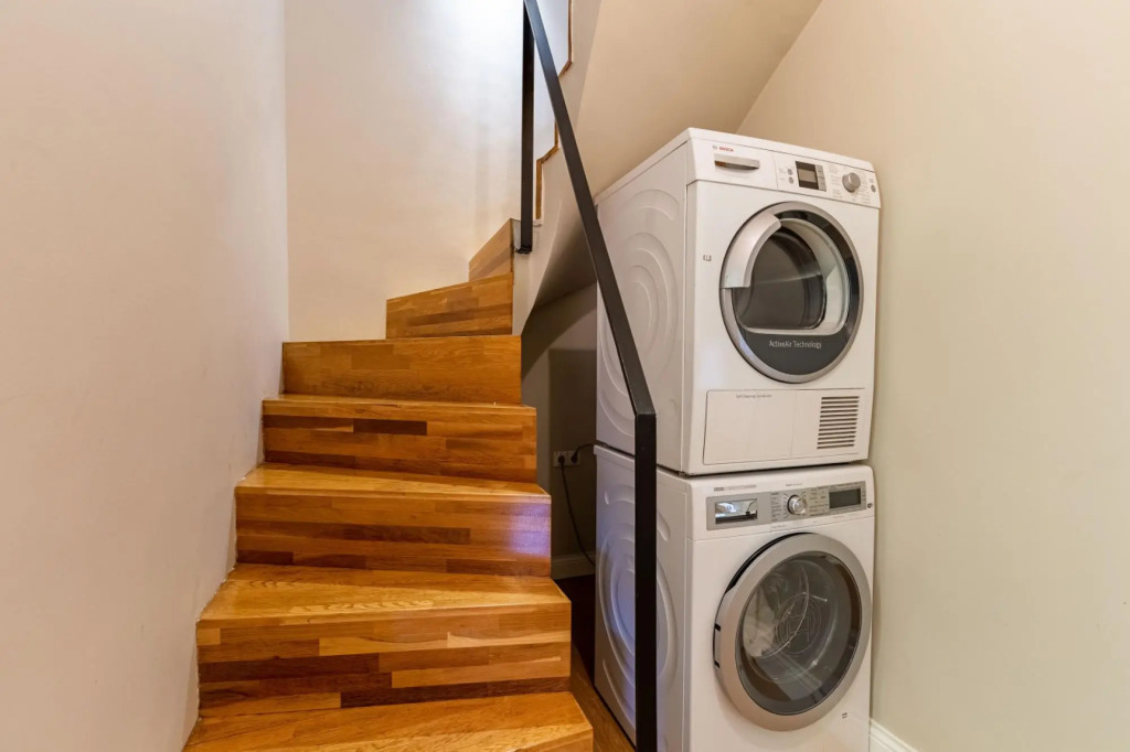 MISSAFIR Exceptional Flat w/Bosphorus View and Rec Room 3-Min Walk to Istiklal Street in Beyoglu
