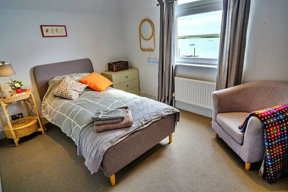 Apartment in Burnham With River Views