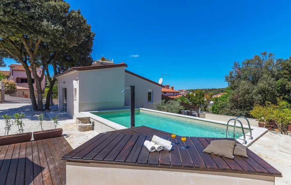 Nice Apartment in Pula With Outdoor Swimming Pool, Wifi and 2 Bedrooms