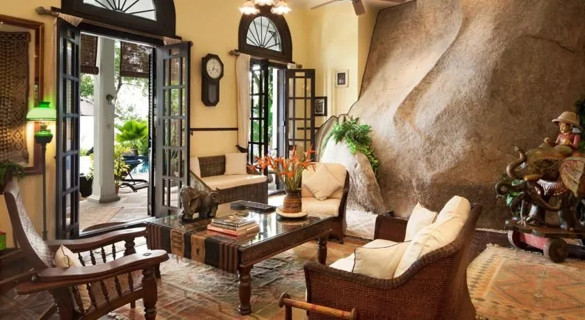 Residence on the Rocks