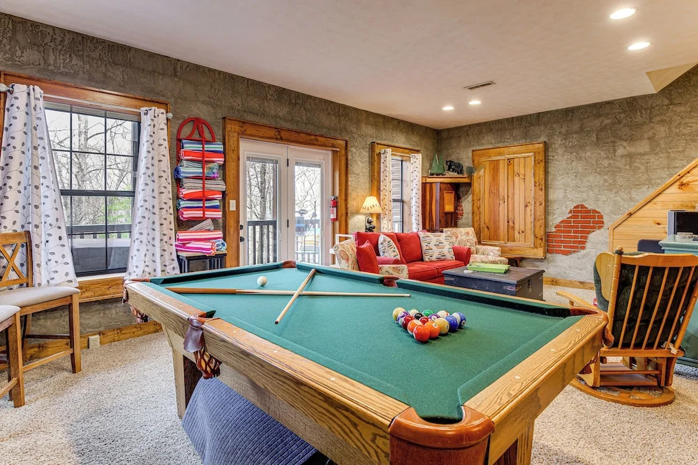 Easy-access Pigeon Forge Cabin w/ Hot Tub!