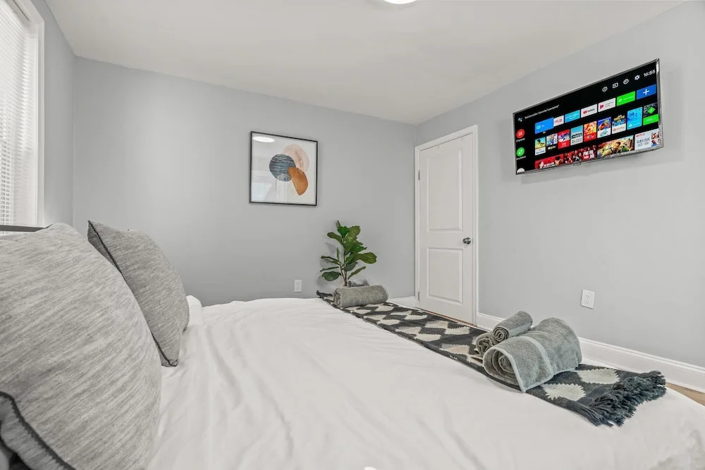 Spacious & Central Getaway Queen Beds
