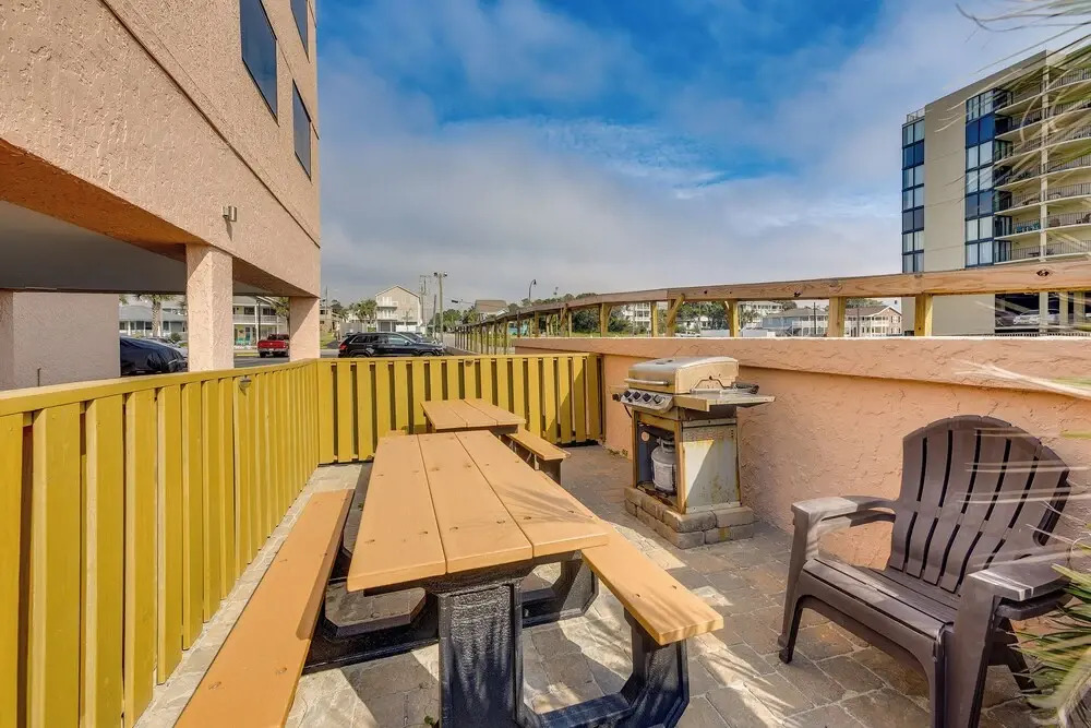 Pool Access: 8th-floor Condo on North Myrtle Beach