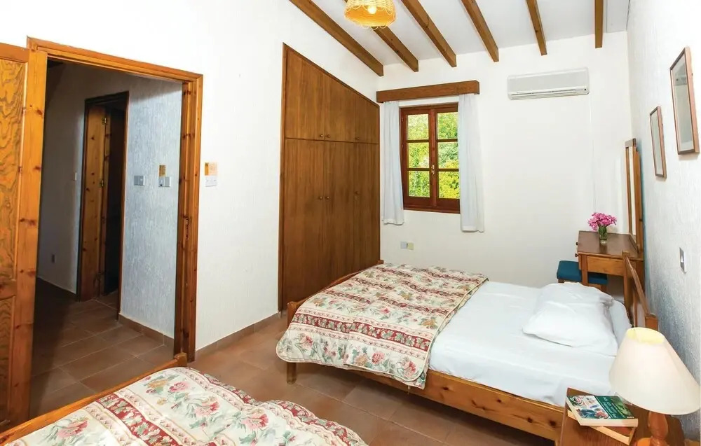 Awesome Home In Neo Chorio