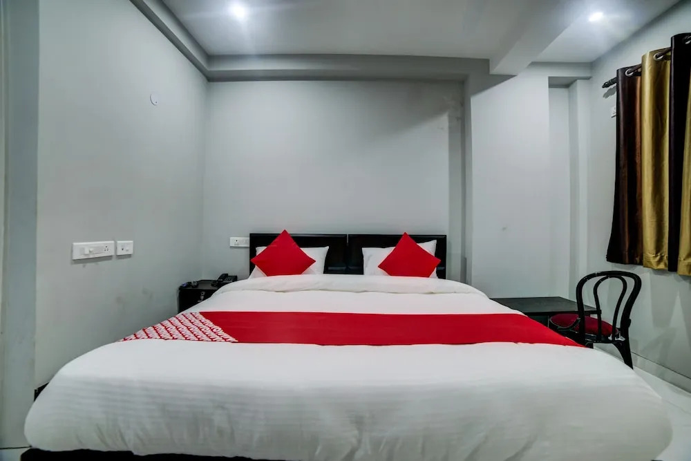 Oyo 28073 Shiva Residency