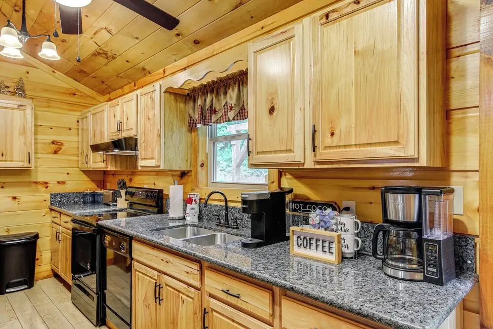 2 Mi to Dtwn Gatlinburg: 'crescent Claw Cabin!'