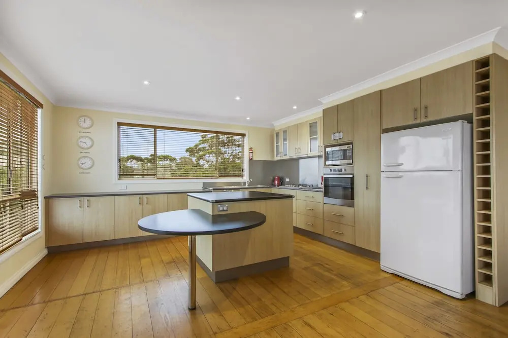 Lake Tyers Beach House - Spacious Coastal Escape