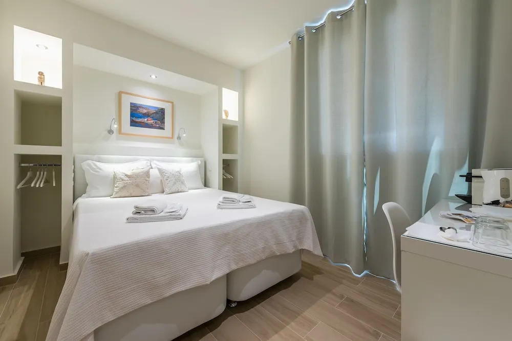 Dema Luxury Suites - Perikleous E1