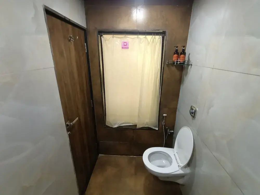 HOTEL MOON LITE RESIDENCY - Marve Road Malad West - Premium Couple Friendly
