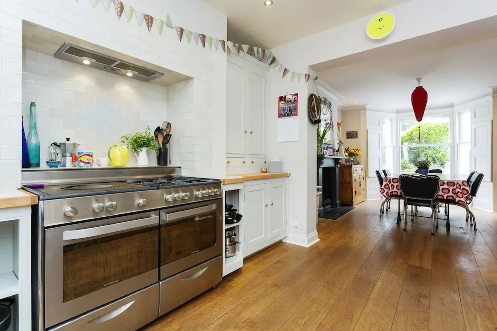 Veeve - Homely Highbury