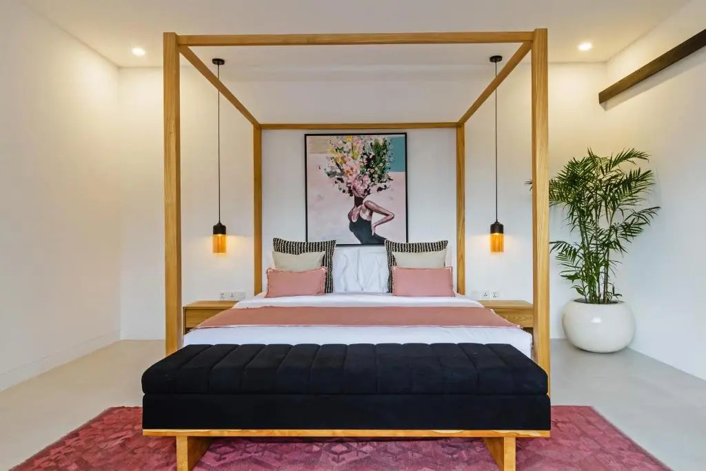 THE BOTANICAL 6 BED LUXURY 900 meter from beach