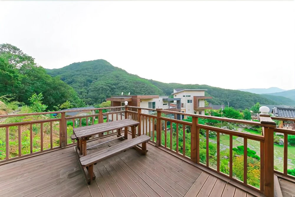 Pocheon CHW Hanok Pension