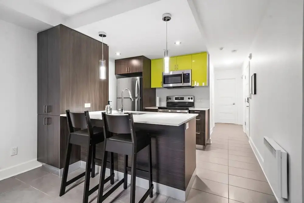 Downtown Metro Frontenac 2 BR new Apartment max 6p