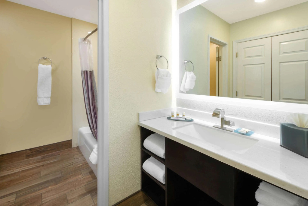 La Quinta by Wyndham Clearwater Central