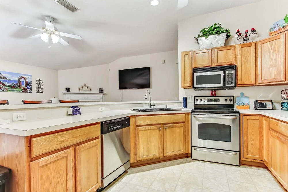 Walk to Beach, Spacious House, Huge Outside Patio