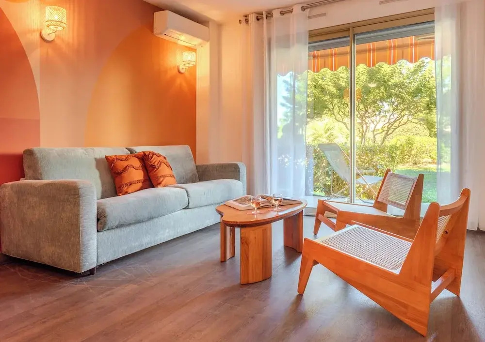 Les 15 Pins & La Mer -  Riviera Escape Apartments with Pool & Garden