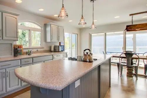 Lakefront Getaway