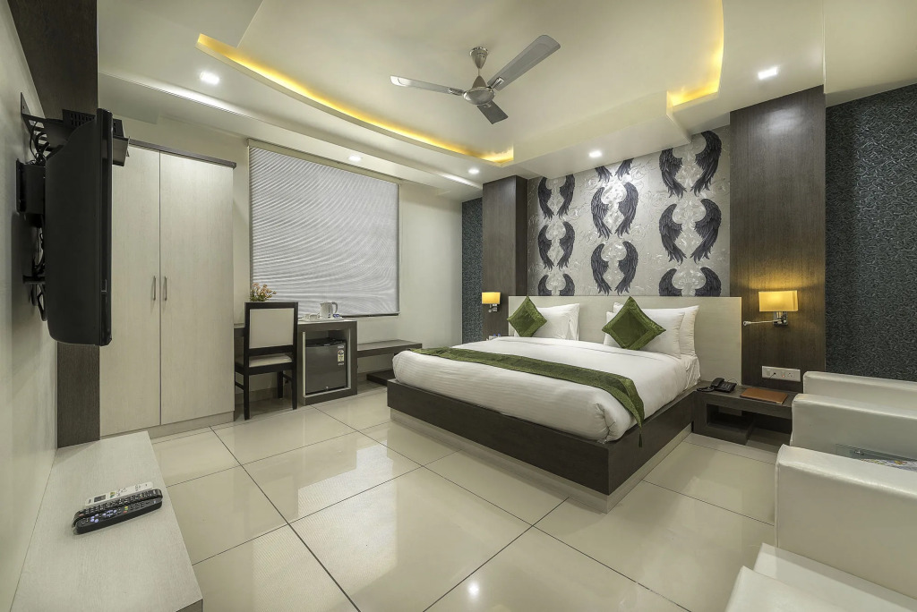 FabHotel Signature Inn