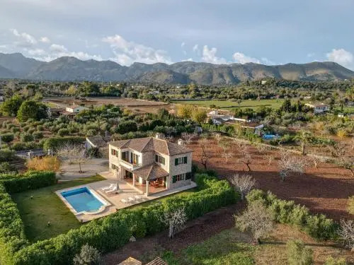 Villa Can Canaveret by Villa Plus