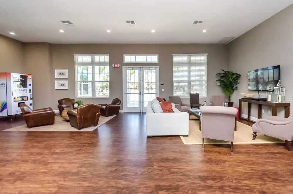 3 Bdrm West Lucaya Village