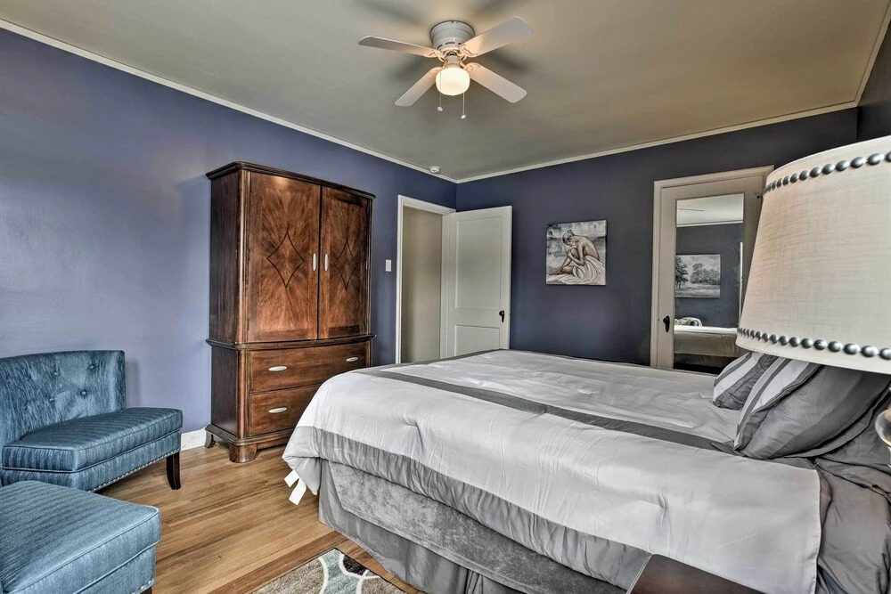 Townhome w/ Fast & New Wifi - Walk to Downtown!