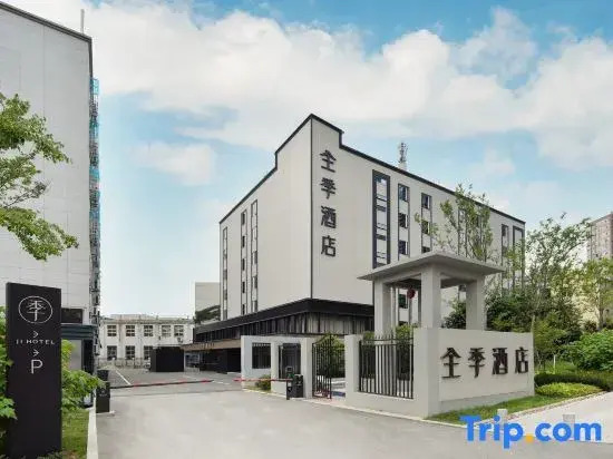 Qiuguo Hotel (Wuhan University of Technology Yujiatou Campus)