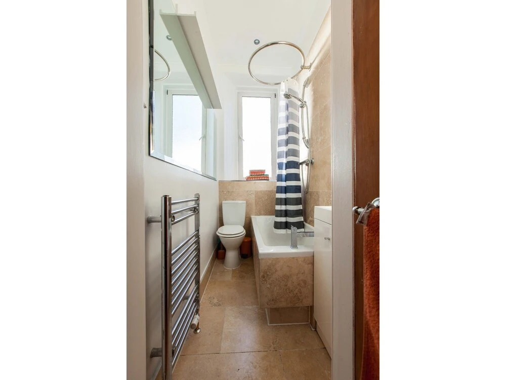 Spacious Leith Flat For 4 W/ Skyline View