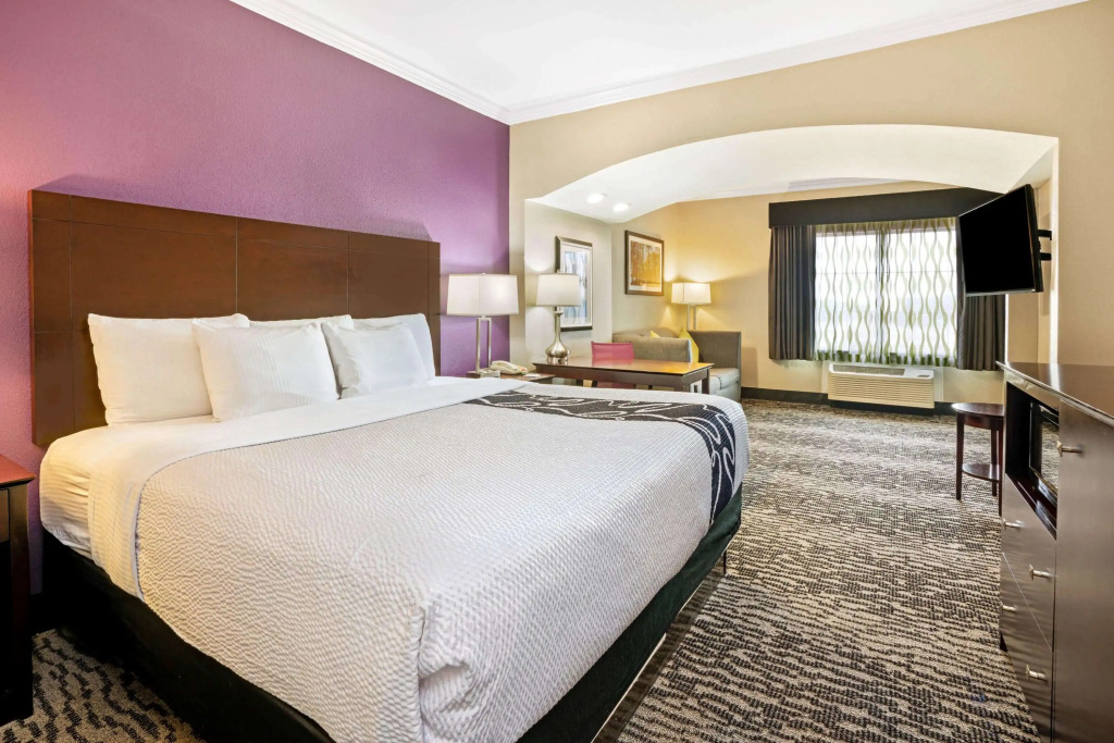 La Quinta by Wyndham Houston - Magnolia
