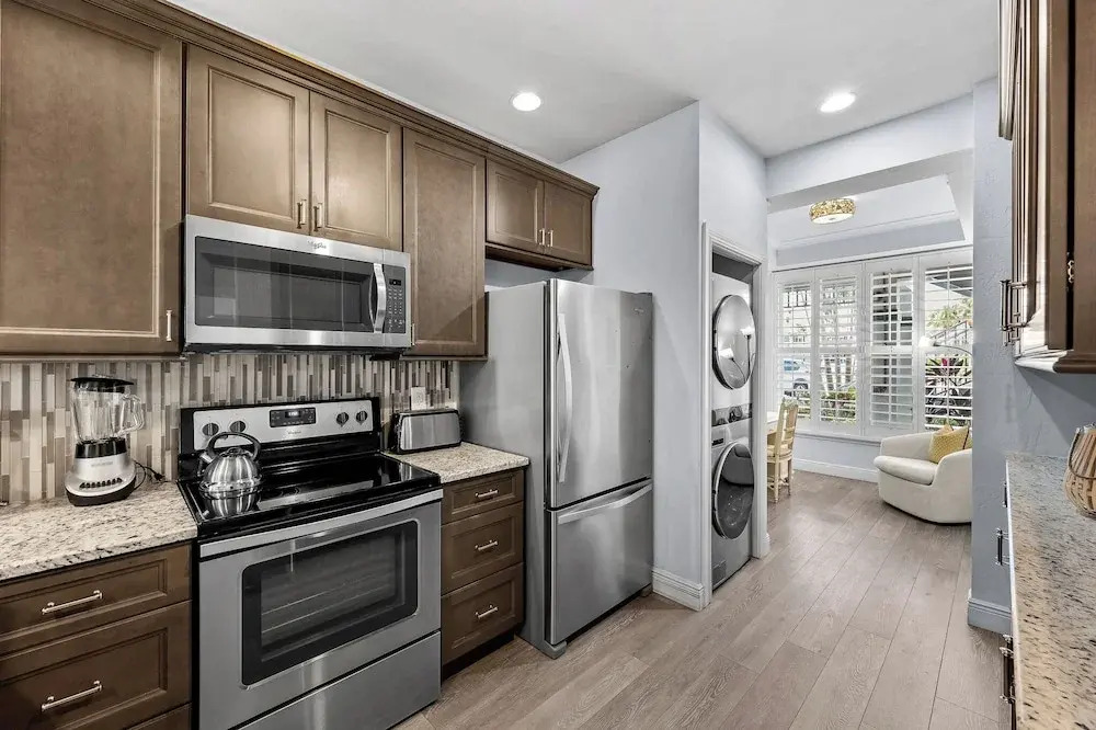 Bologna - Luxury 2-BR Condo with Lake & Golf Views at Green Links, Lely Resort. Access to Pool, Hot Tub, Tennis Courts, and Golf Courses. Near Naples Beaches & Downtown
