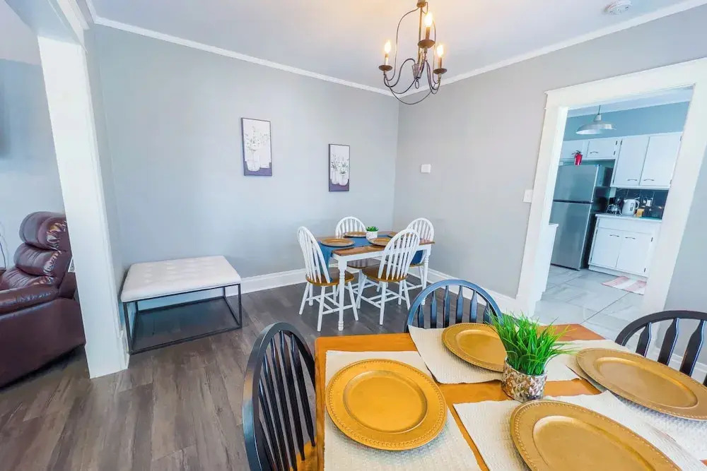 Large 6Br, 2Ba Close To Niagara Falls