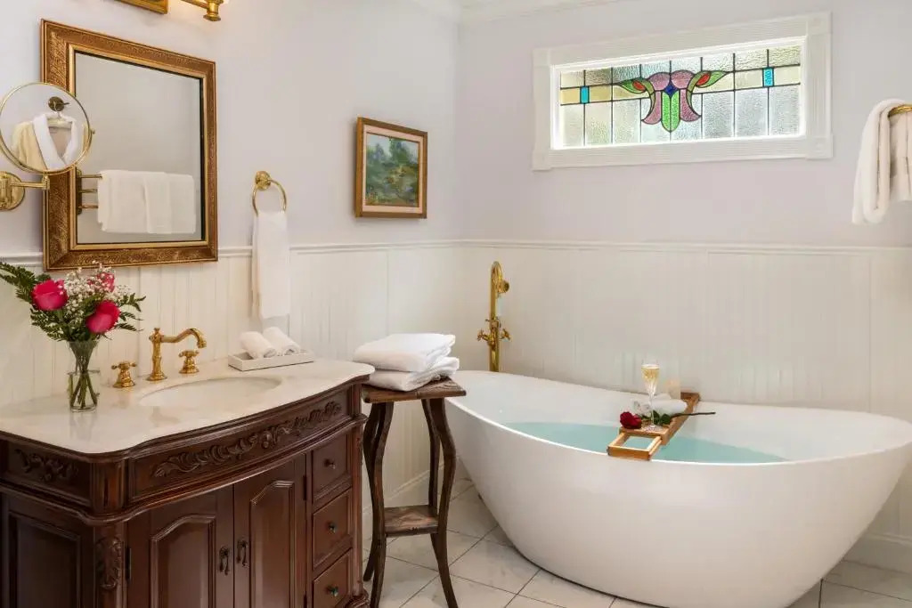 Arsenic and Old Lace Bed & Breakfast Inn