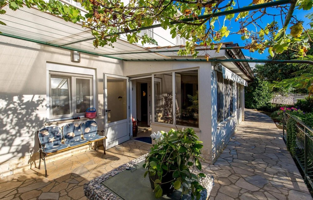 Stunning Home in Kremenici With Wifi and 2 Bedrooms