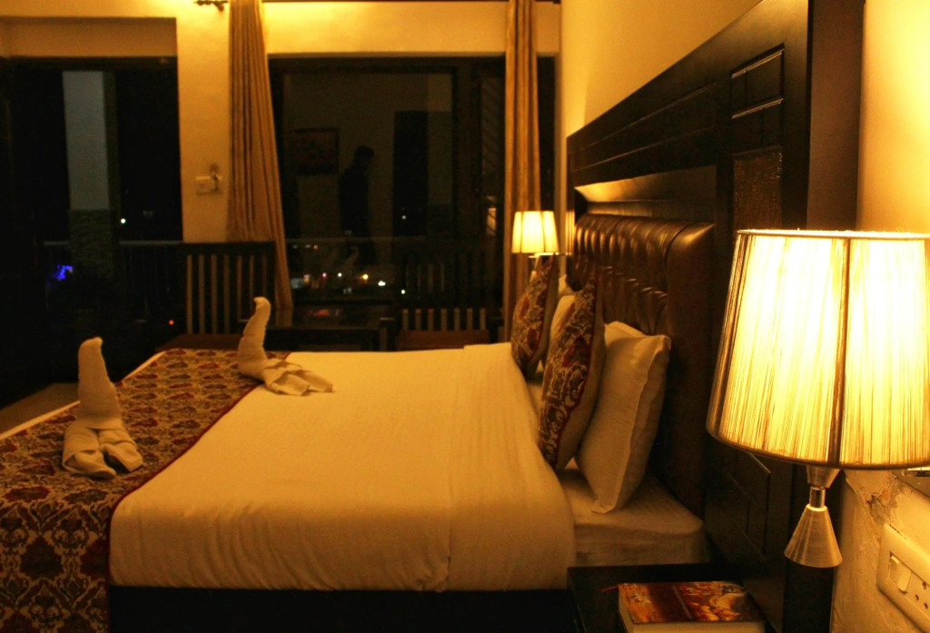 Hotel Ishan A Riverside Retreat