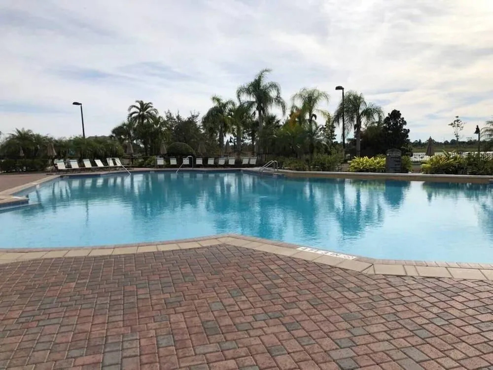 Tideview 166 · NEW Ultra Modern & Super Clean 3 Full Suites