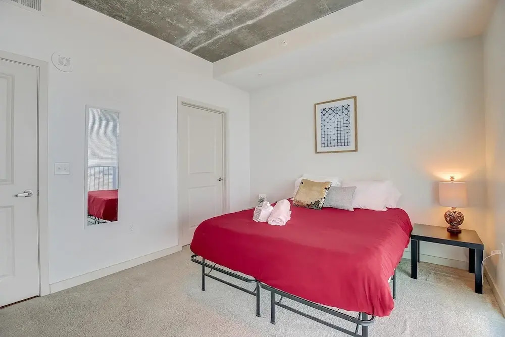 FRONTDESK Skyhouse Apts Uptown Charlotte