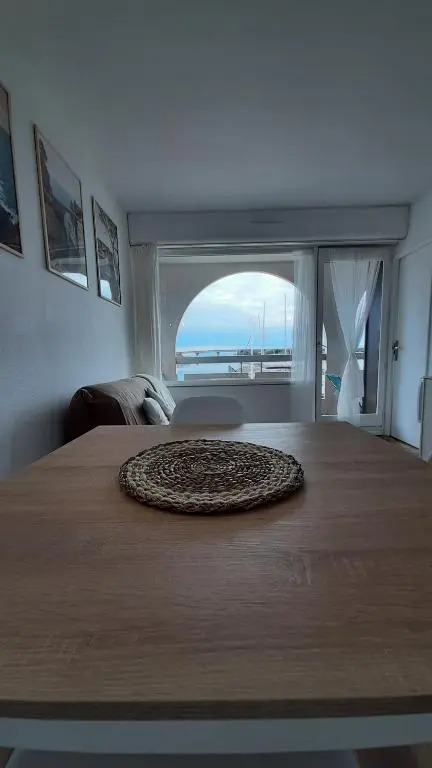 T2 cabine avec très belle vue sur le port de plaisance