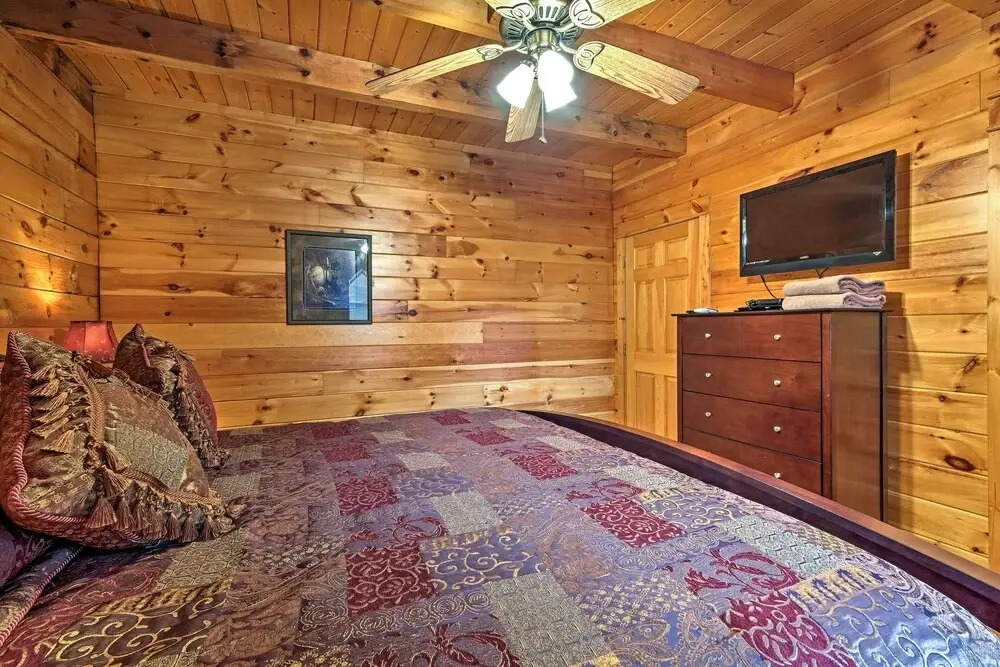 Pigeon Forge Cabin w/ Hot Tub, Grill & Pool Table!