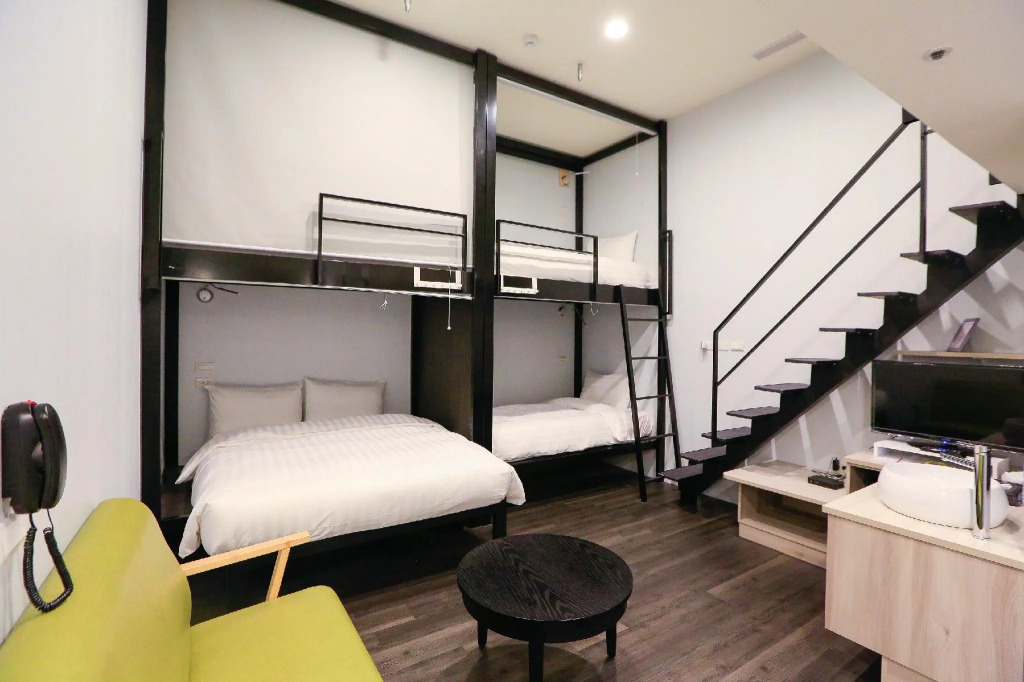 Ch Place X Hotel