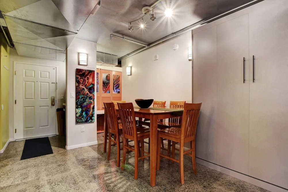 Renovated 2 Bdrm 2 Bath Condo las Vegas Strip 1 Gb Internet