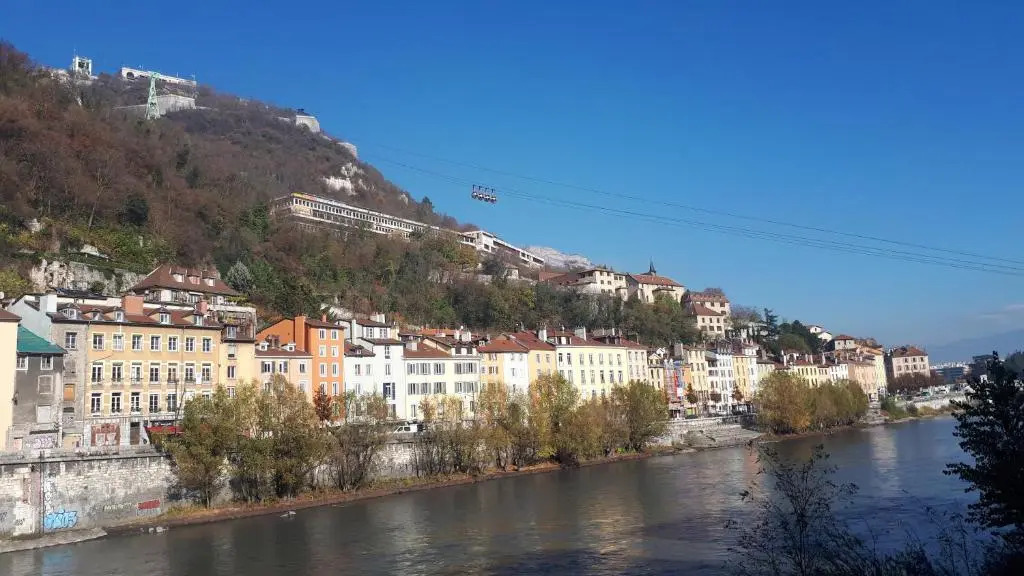 Rent4night Grenoble Europole