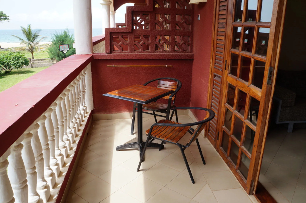 Lemon Creek Hotel Resort