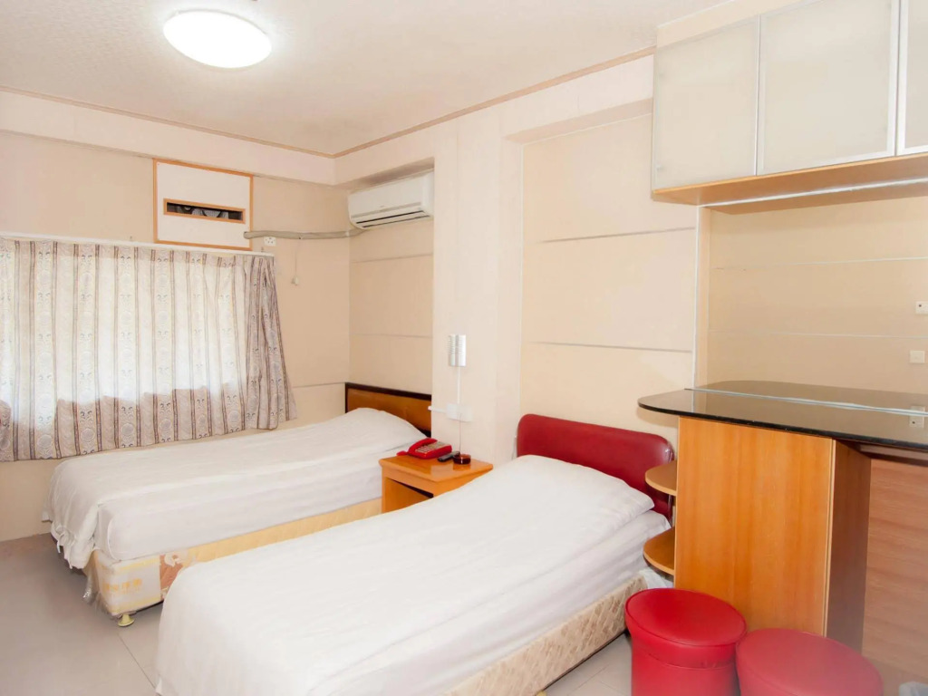 Holiday Hotel