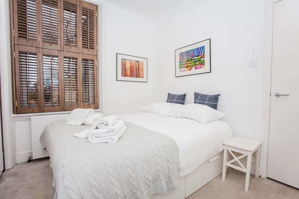 Luxurious 3 Bedroom Property With Roof Terrace