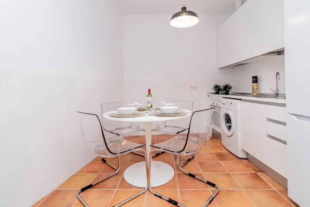 Bello Apartamento en Centro de Madrid, C/Infantas 1-3 by Batuecas