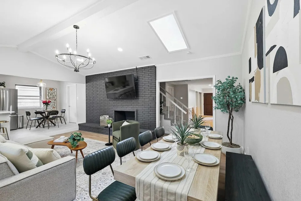 Spacious 5BR 3BA Retreat With Pool & Hot Tub