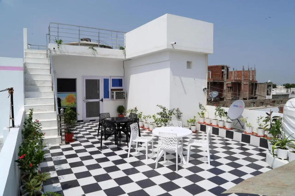 Tuk Tuk Homestay